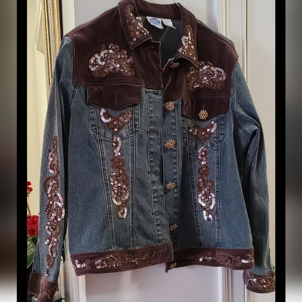 BEAUTIFUL VINTAGE JEAN JACKET